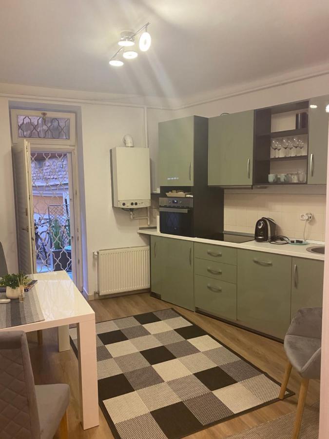 Tatra Apartment By The Danube Fully Accessible บูดาเปสต์ ภายนอก รูปภาพ
