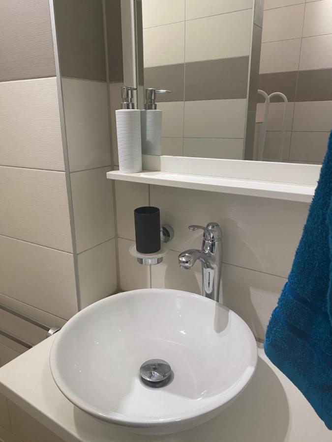 Tatra Apartment By The Danube Fully Accessible บูดาเปสต์ ภายนอก รูปภาพ